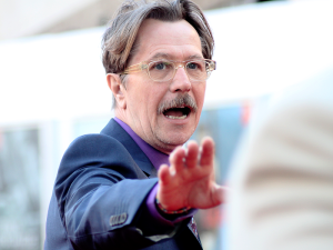 Gary_Oldman_at_the_London_premiere_of_Tinker_Tailor_Soldier_Spy_(4)