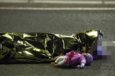 A-child-lies-dead-after-a-terror-attack-in-Nice-France-582160